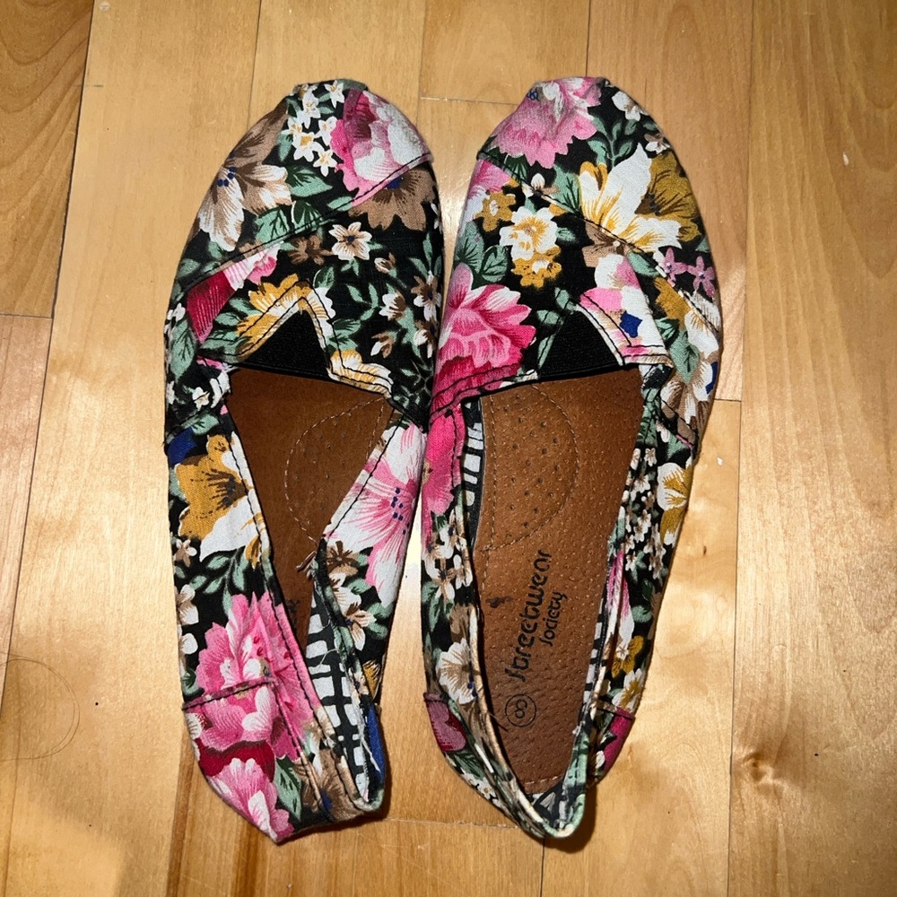 Floral flats